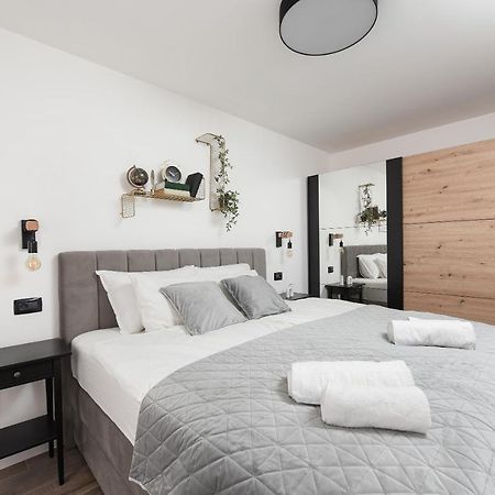 Aura Exclusive Apartment & Room Zara Esterno foto
