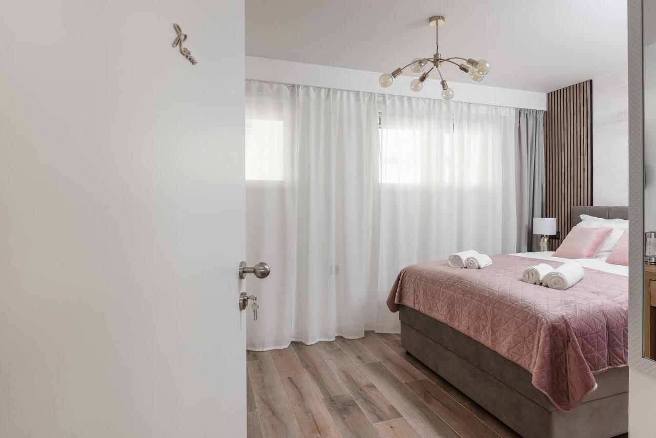 Aura Exclusive Apartment & Room Zara Esterno foto