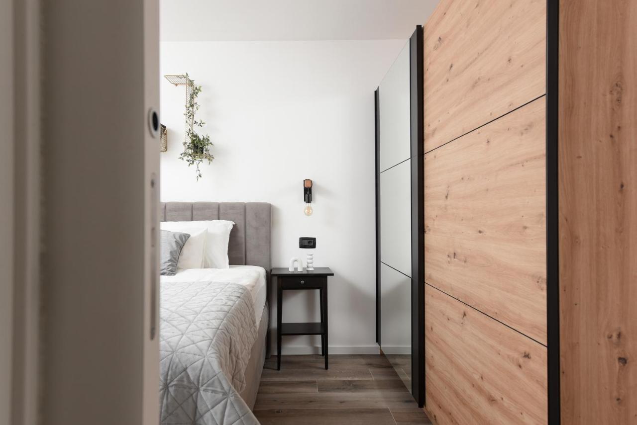 Aura Exclusive Apartment & Room Zara Esterno foto