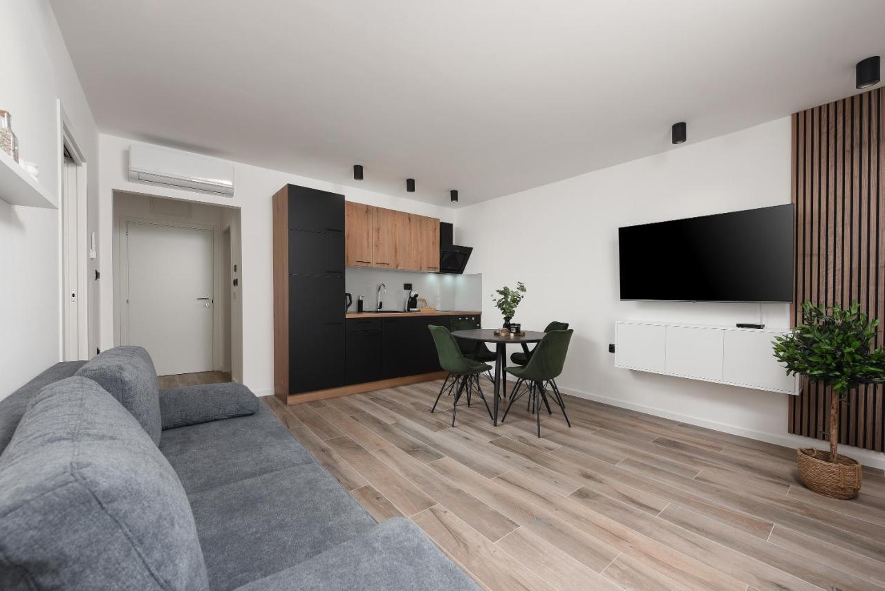 Aura Exclusive Apartment & Room Zara Esterno foto