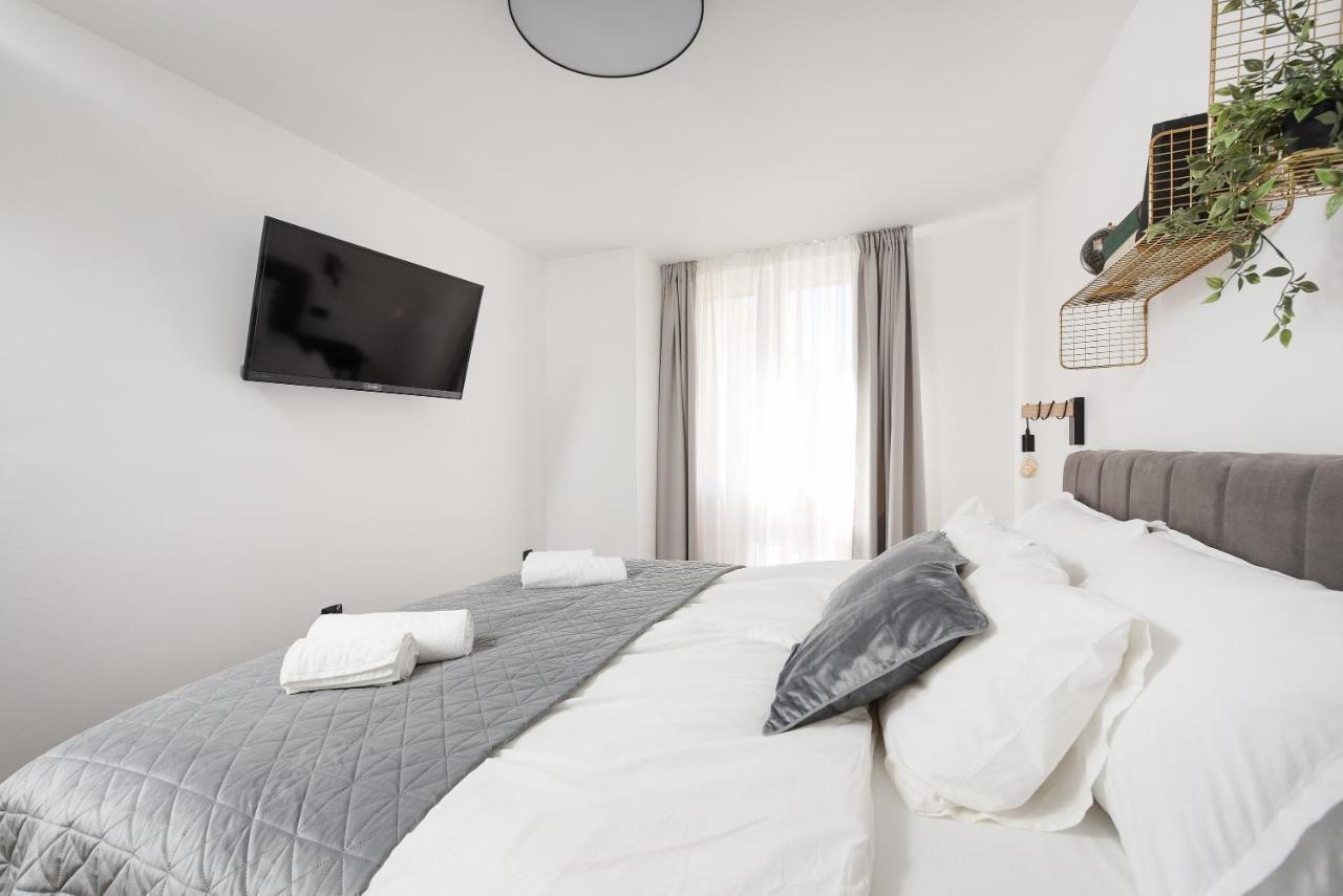 Aura Exclusive Apartment & Room Zara Esterno foto